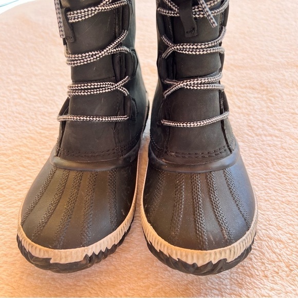 SOREL OUT AND ABOUT LACE UP BLACK WEATHERPROOF BOOTS SIZE 7 EUC - Picture 13 of 13